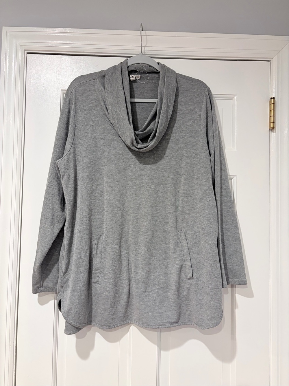 Cable & Gauge Woman Gray Cowl Neck Tunic Top Pockets 1X